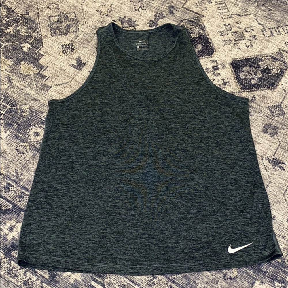 Ladies Nike tank lg but fits like Med. very soft